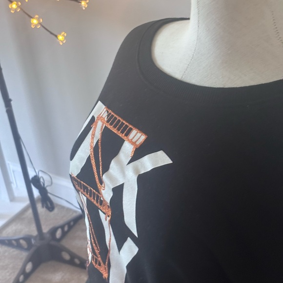 DKNY Black Sweatshirt with Graphic Logo - Picture 4 of 5